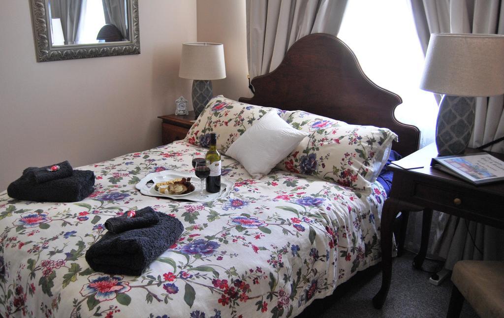 Cutmore Cottages - Meurants Manor Stanhope Gardens Номер фото